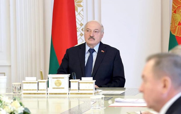 Лукашенко готов лишать гражданства оппозиционеров, покинувших Беларусь