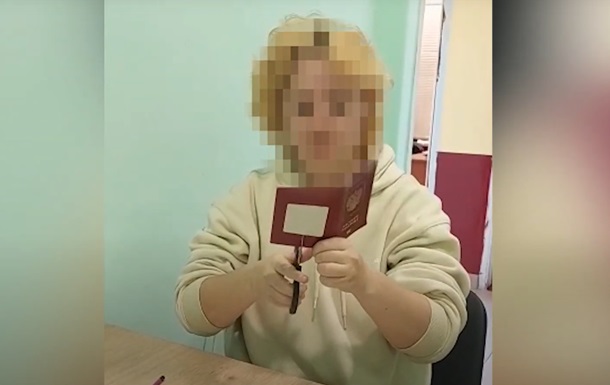 Крымчанка уничтожила паспорт РФ на границе с Украиной