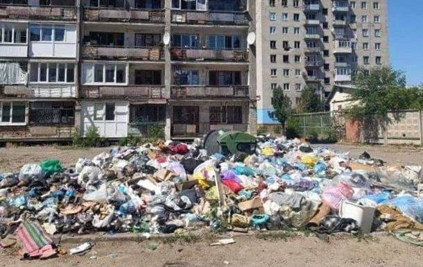 Оккупанты заставляют горожан убирать мусор с улиц Северодонецка - Гайдай