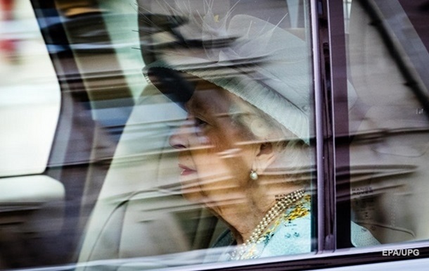 СМИ узнали, кто был у постели умирающей королевы Елизаветы II 