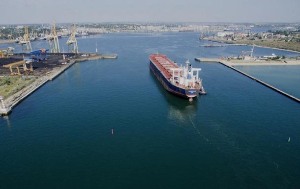 З портів України вийшли ще три судна із зерном