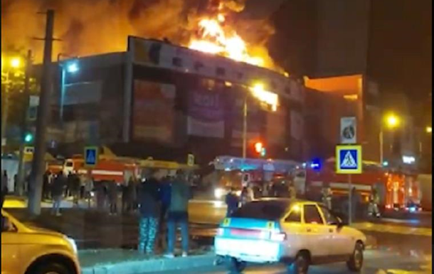 В Уфе вспыхнул пожар в торговом центре