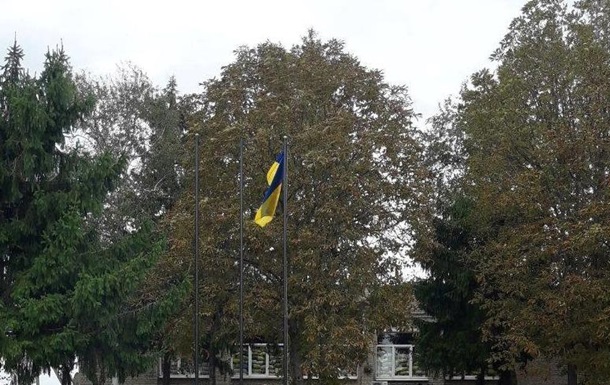 У Козачій Лопані підняли прапор України - міськрада