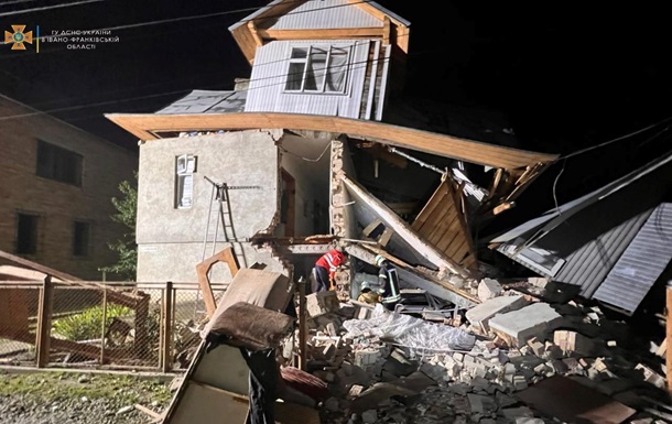 На Прикарпатье обрушился жилой дом, есть пострадавшие