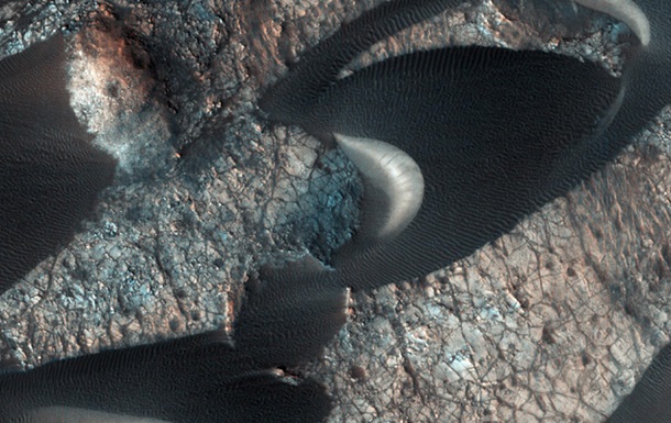 Аппарат NASA сделал новые снимки поверхности Марса