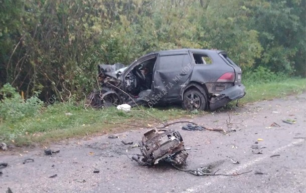 Під Черкасами авто розбилося, протаранивши блокпост