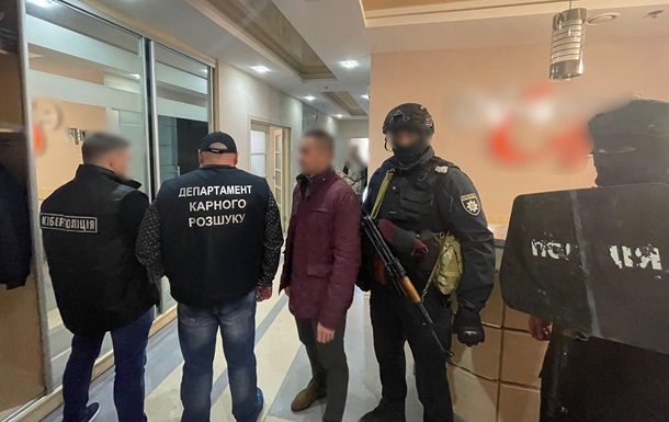 Депутат организовал два мошеннических колл-центра - МВД