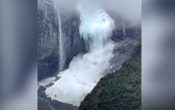 В Чили из-за аномальной жары обрушился гигантский ледник
