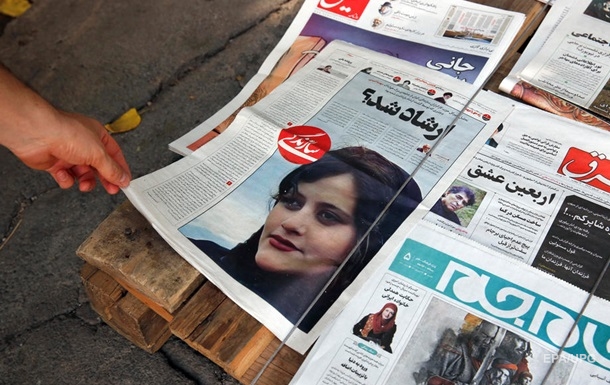Смерть задержанной полицией нравов иранки привела к мощным протестам