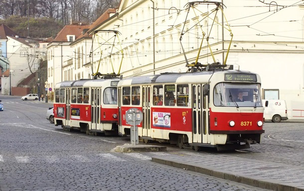 Прага подарит Украине списанные трамваи и автобусы