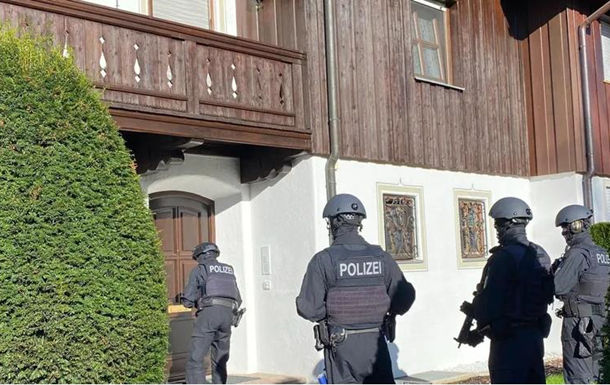 Поліція у Німеччині проводить обшук у російського олігарха Усманова