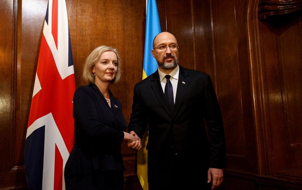 Шмыгаль обсудил с Трасс поставки оружия и восстановление Украины
