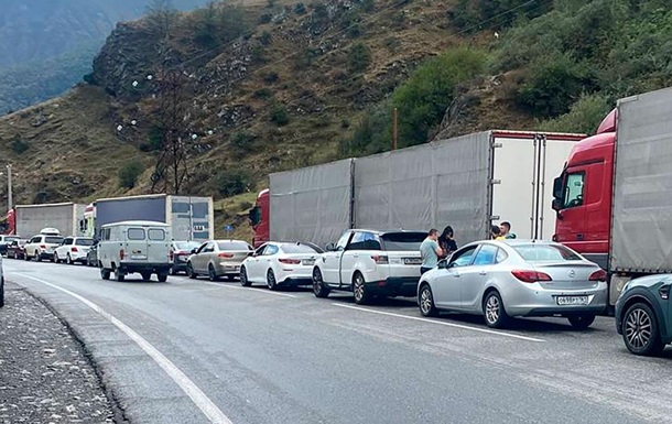 Российско-грузинскую границу переезжают на самокатах