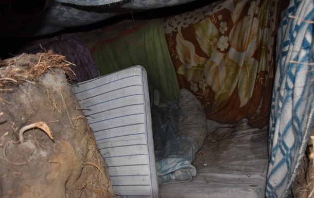 Купи сміття та зламані меблі: Міноборони показало базу росіян в Ізюмі