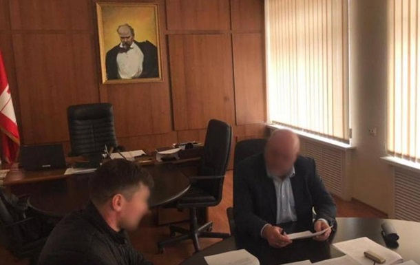 Borgmesteren i en by i Kiev-regionen er mistænkt for bedrageri med fast ejendom