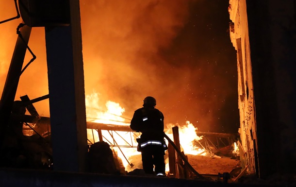 Оккупанты ударили ракетами по трансформаторной станции в Харькове