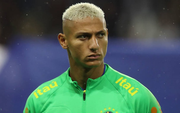 В бразильского футболиста кинули банан во время матча