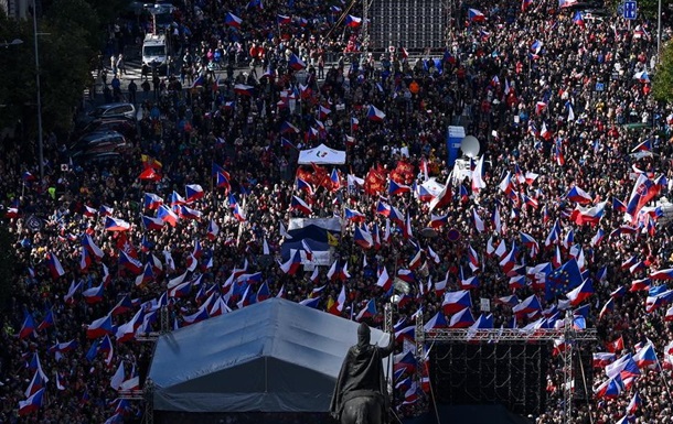 У Празі пройшов великий мітинг проти санкцій щодо РФ