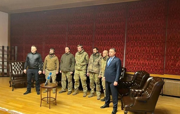 РФ намерена потребовать от Турции выдачи командиров Азова