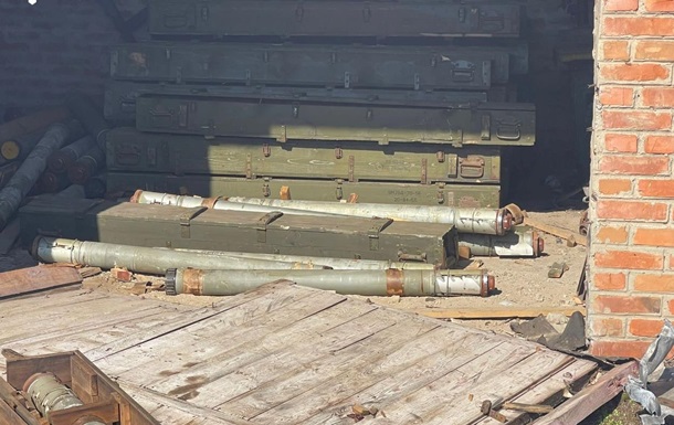 ГБР обнаружило в Изюме склад врага с боеприпасами и листовками