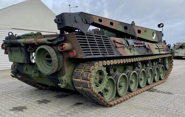 Германия передала Украине пять ремонтно-эвакуационных машин Bergepanzer 2 