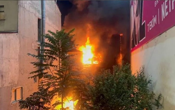 При взрыве в Стамбуле погибли три человека
