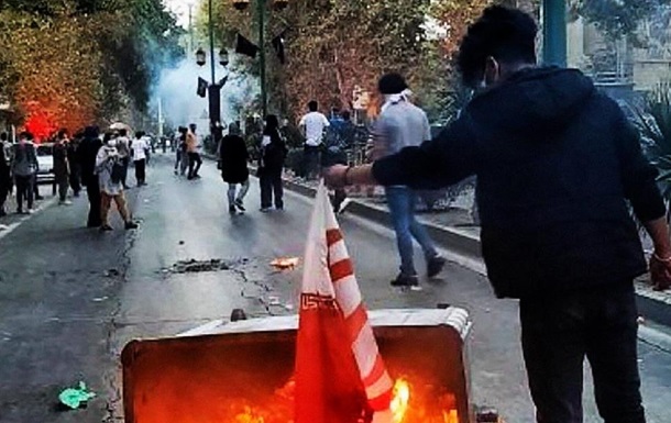 Протести в Ірані: Бербок закликала ЄС запровадити санкції