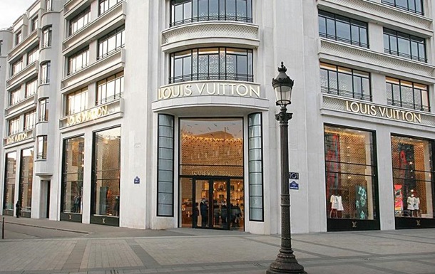 Охранник Louis Vuitton угодил в скандал, ударив ребенка по лицу