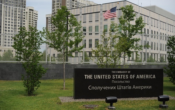 Посольство США у Києві закликало своїх громадян залишити Україну