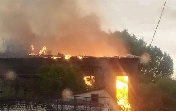 В Курской области после  прилетов  загорелись заводы