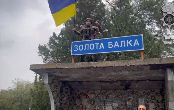 Зеленский поздравил украинских Героев с праздником