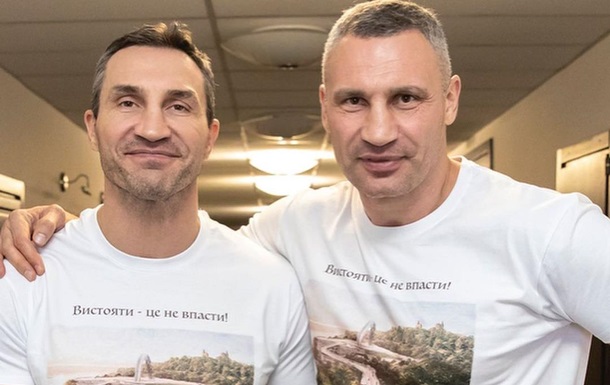 Klitschko appeared in T-shirts with a picture of the capital’s living bridge