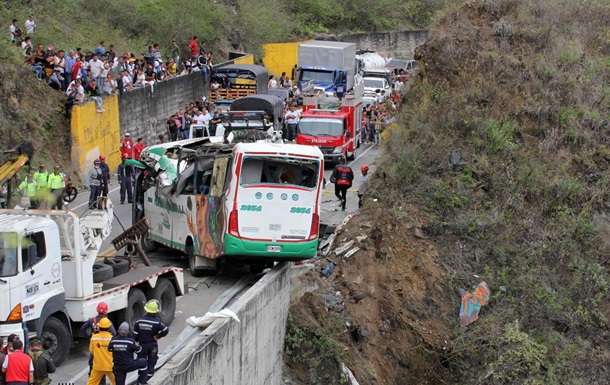 У Колумбії перекинувся автобус, 20 людей загинуло