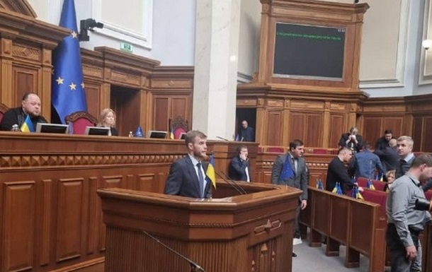 Принял присягу новоизбранный народный депутат Максим Хлапук