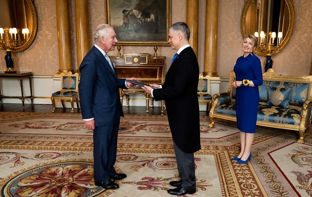 Посол України першим вручив вірчі грамоти королю Чарльзу ІІІ