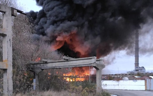 В Белгородской области произошел сильный пожар на предприятии