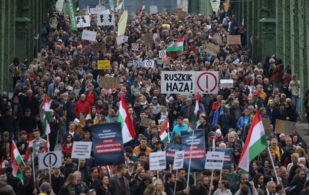 В Угорщині спалахнули масові протести