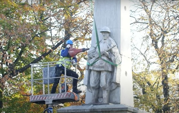 Four monuments to Red Army soldiers were demolished in Poland