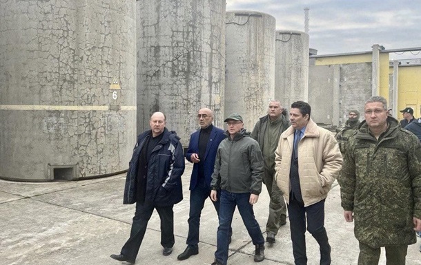 Аксенов с представителями Путина приехал в Херсон