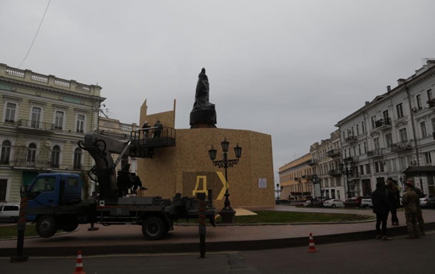 В Одессе началась подготовка к сносу памятника Екатерине II