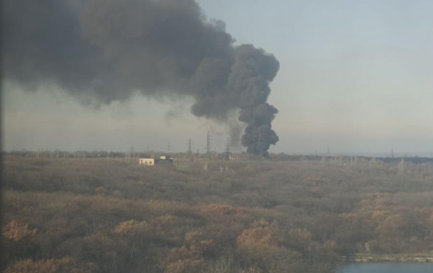 После взрывов в Ясиноватой загорелась подстанция 