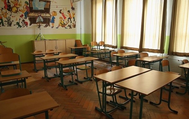 Во Львове третий день подряд  минируют  школы