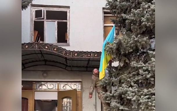 У Чкаловому на Херсонщині встановили український прапор