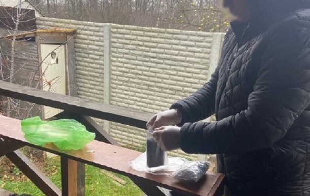 В Харькове задержали мужчину с более 200 пакетами трамадола и марихуаны