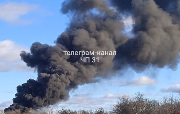 В российском Белгороде после взрыва начался пожар