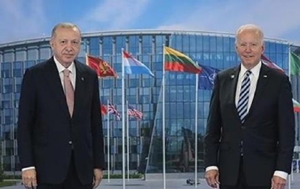 Байден та Ердоган обговорили експорт українського зерна і теракт у Стамбулі