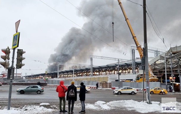 В Москве вспыхнул масштабный пожар, горит склад