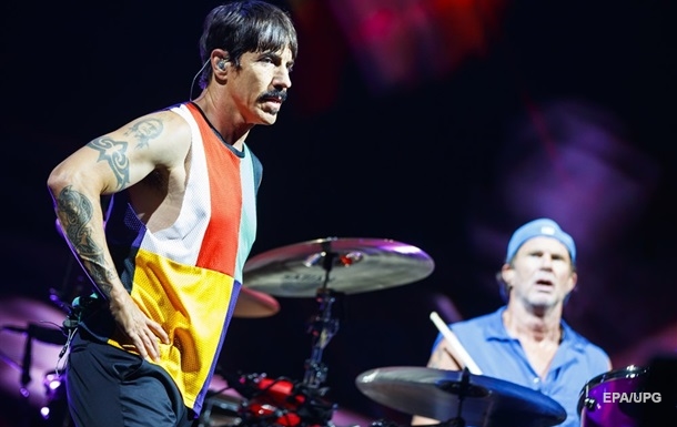 Соліста Red Hot Chili Peppers помітили у компанії української актриси