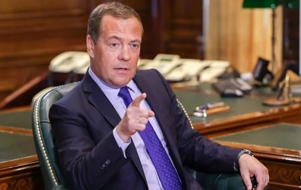 Медведев ответил на заявление об истощении запасов РФ: Ракет хватит всем