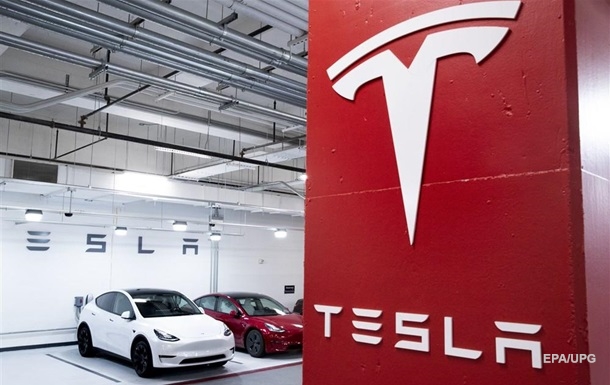 Tesla відкликає 80 тисяч електромобілів у Китаї